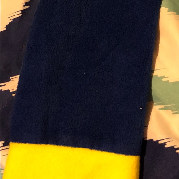 Minion pajama top - Picture 2 of 4